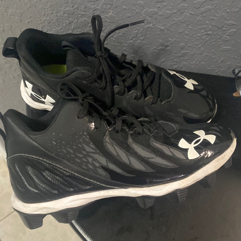 Under Armour Boys Mid Football Cleats
